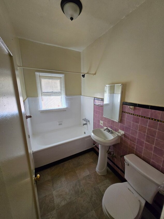 Building Photo - 627 Normandie Ave