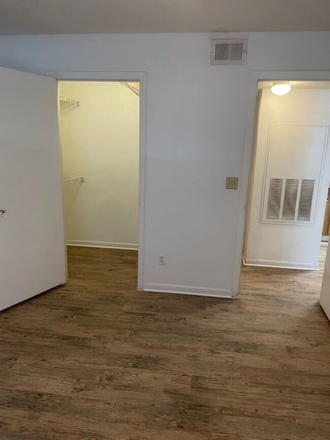 Building Photo - Lexington Place - 0515