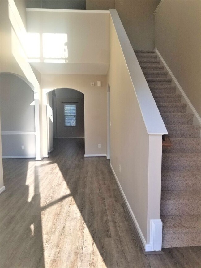 Foto del edificio - Large 4 Bedroom Home in Towne Pointe! Showings Coming Soon!!!