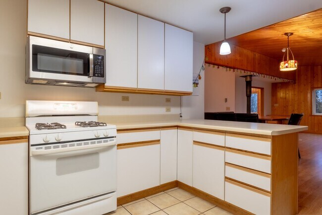 Foto del edificio - 3BR/3BA Home on 1.9 Acres – Garage & Pet F...