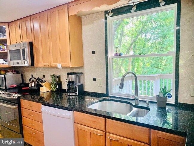 Foto del edificio - 1163 Kettle Pond Ln