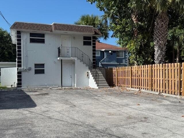 Photo - 302 N Tamarind Ave
