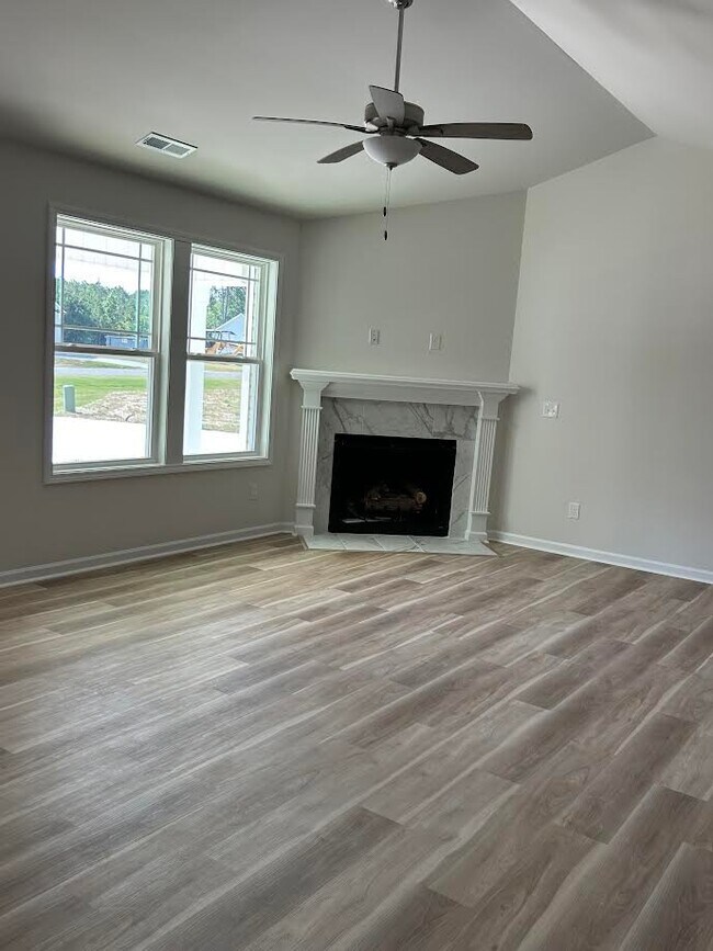 Foto del edificio - 403 Grand Oaks Dr