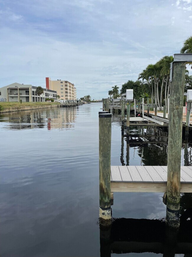 Foto del edificio - 1729 Bikini Ct