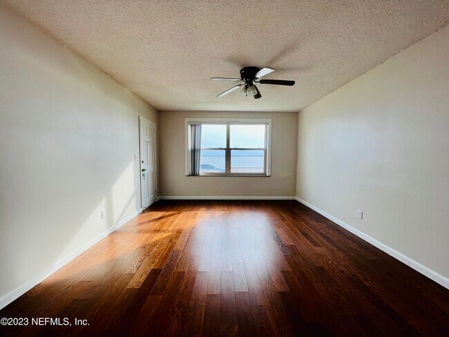 Foto del edificio - 1781 River Rd