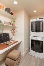 Building Photo - Cabana Kyrene