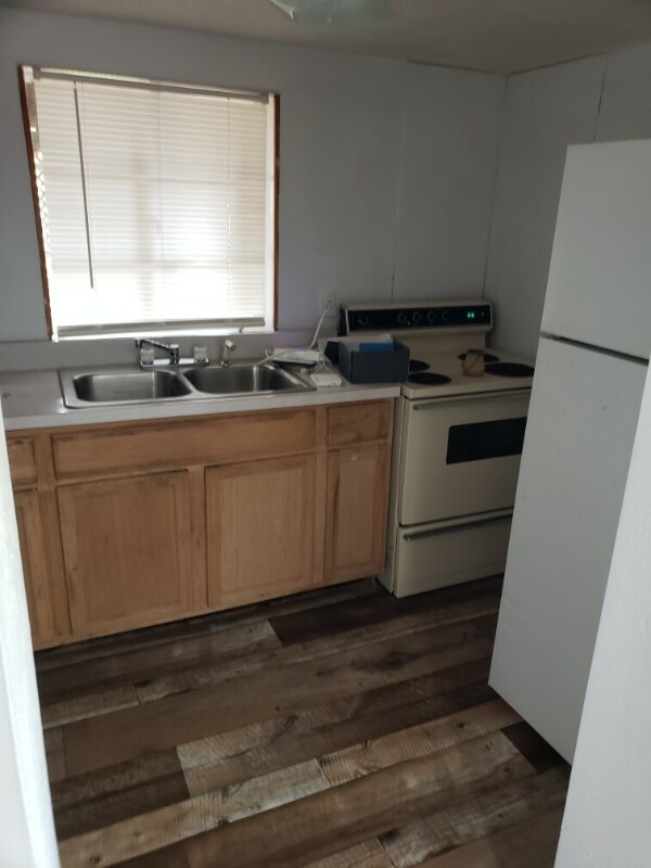 Building Photo - 2418 Lincoln St