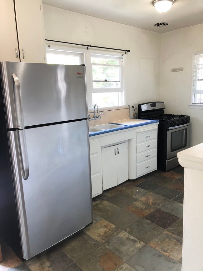 Building Photo - 1240 Tamarind Ave