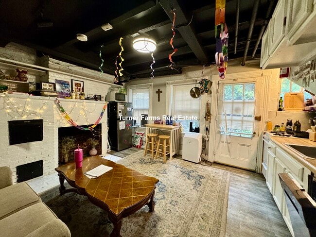 Building Photo - 5 Champney Pl