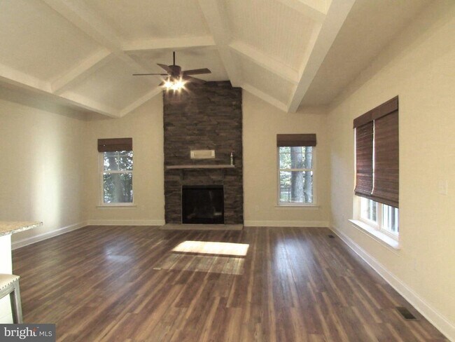 Foto del edificio - 20 Parker Dr