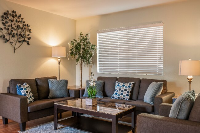 Foto del edificio - 4225 Parkwood Ct