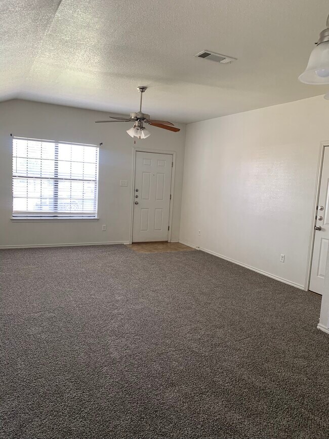 Foto del edificio - 2706 Ashley Dr