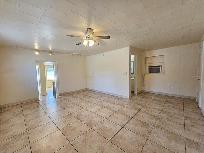 Building Photo - 103 W Carver St