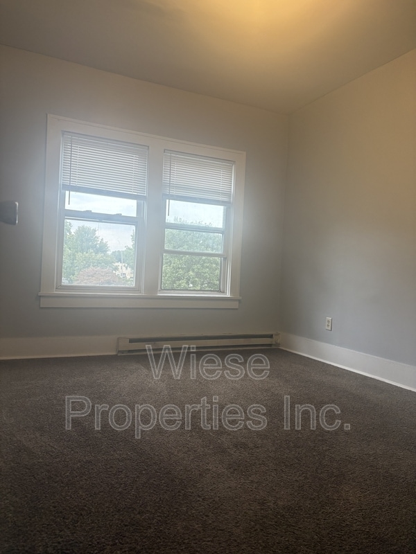 Building Photo - 831 N 9th St