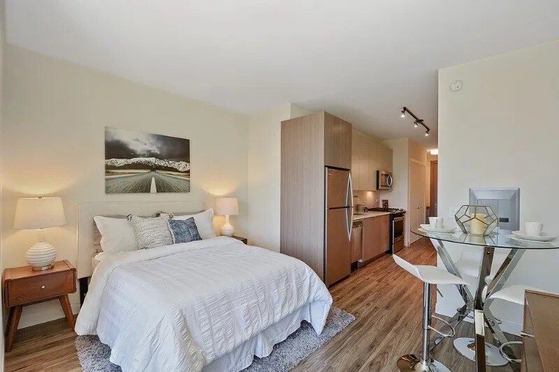 Foto principal - 2400 S Michigan Ave