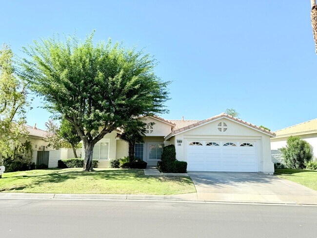 Foto del edificio - Spacious 3-Bedroom Home with Private Pool ...