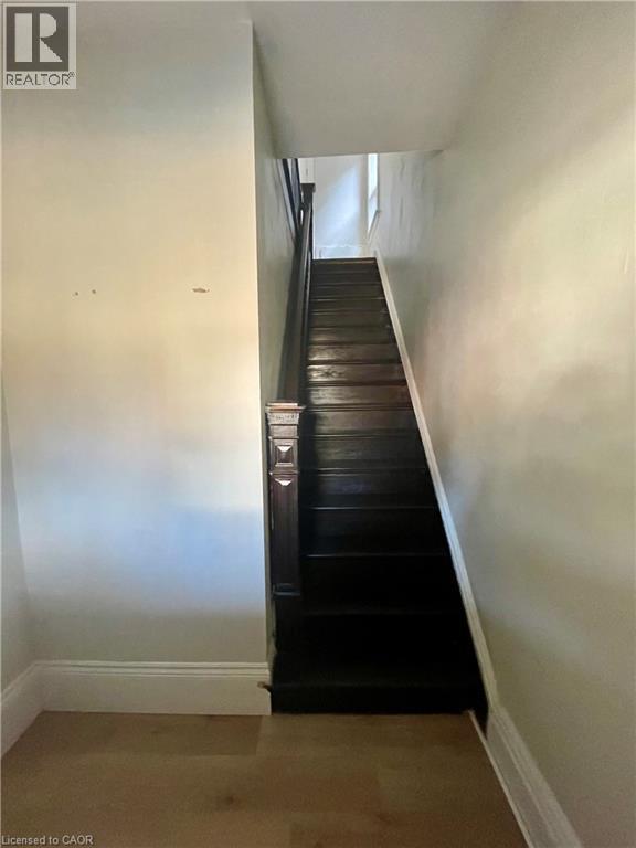 Photo du bâtiment - 27 Strathcona Ave S