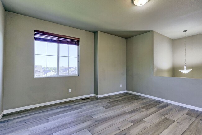 Building Photo - 3 Bedroom 2 1/2 Bath in Loveland