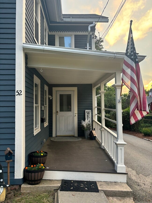 Building Photo - 52 Pleasant St