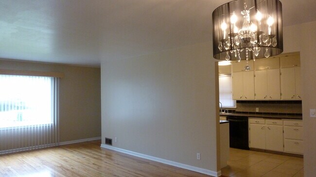 Building Photo - 825 E 35th Ave