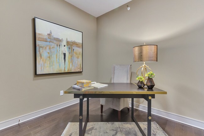 Building Photo - Lucky Dog! 2BR