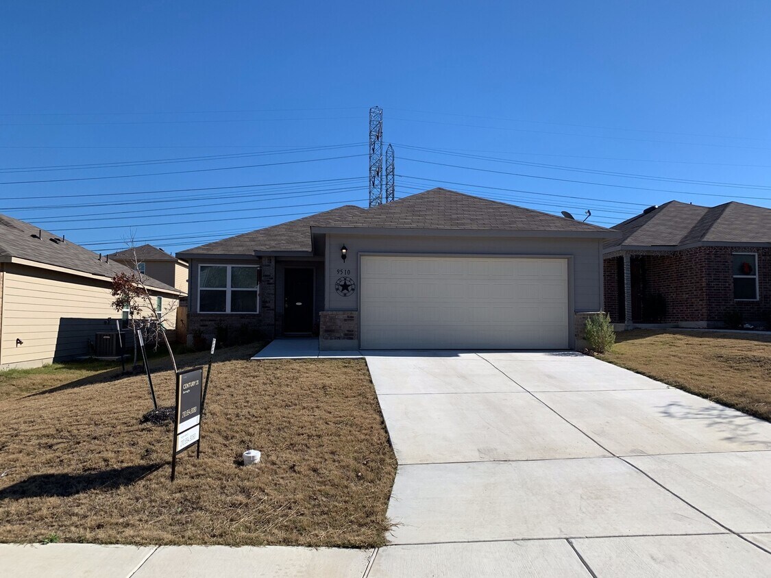 Primary Photo - CUTE ONE STORY HOME FEATURING 3 BEDROOMS /...