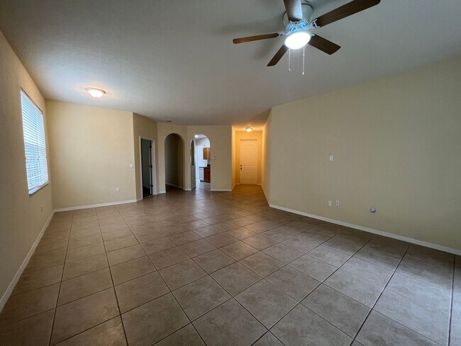 Foto del edificio - * Coming Soon* 2 Bedroom with Den, 2 Bath in Lake Forest in Saint Lucie west