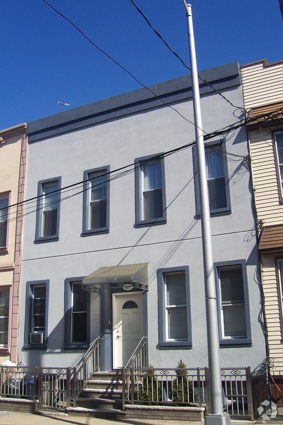 Foto del edificio - 4-57 Grandview Ave