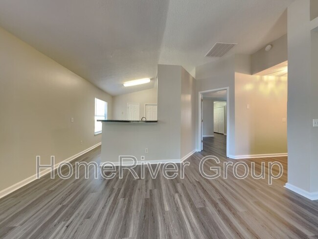 Foto del edificio - 5526 Oak Crossing Dr