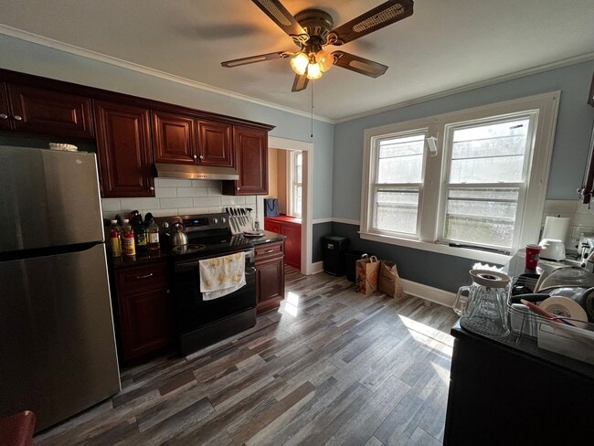 Building Photo - 1st Floor Apartment in Ideal West Hartford...