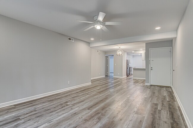 Building Photo - 1508 Benjamin Pky
