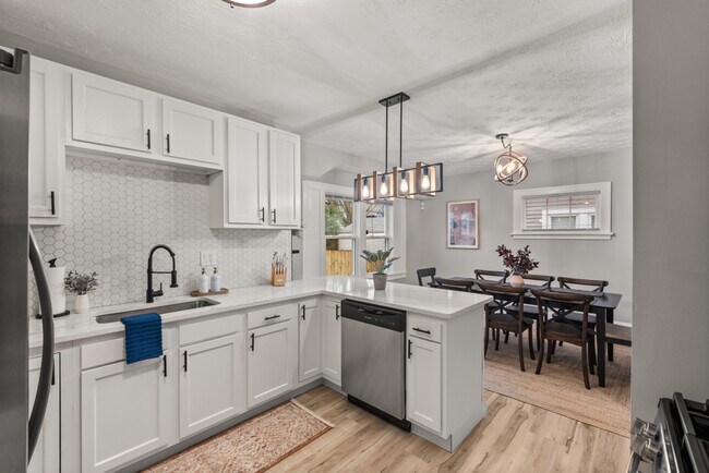Foto del edificio - 3457 W 128th St