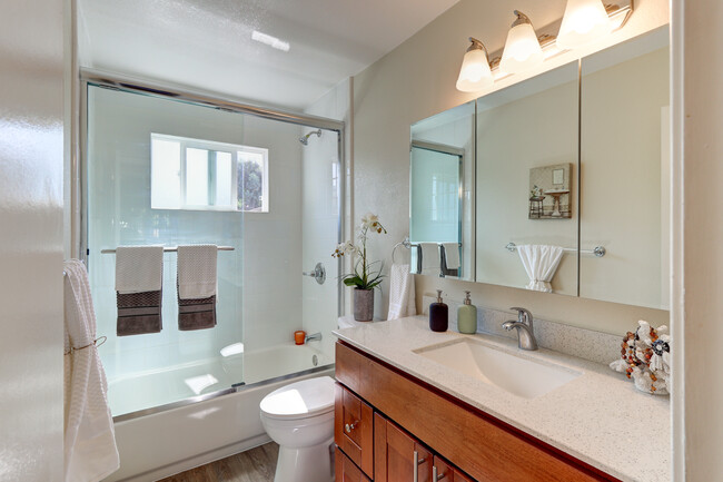 Building Photo - Tanglewood Apartments