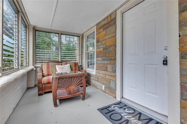 Foto del edificio - 72 Kenyon St SE