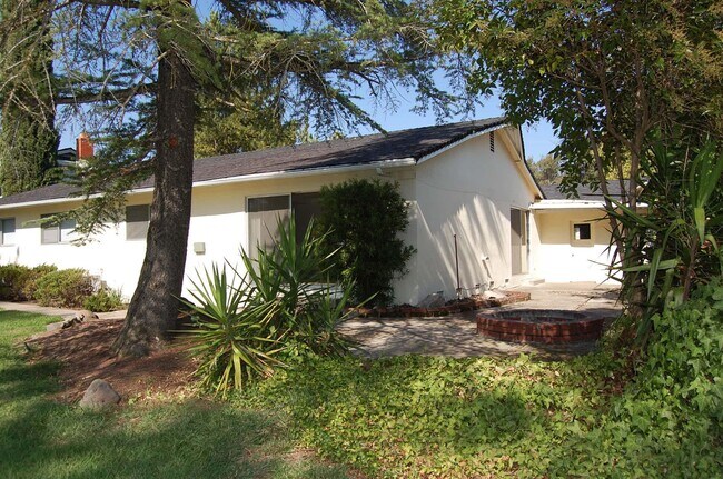 Building Photo - 4 bedroom 2 bath 2 car garage in Rocklin