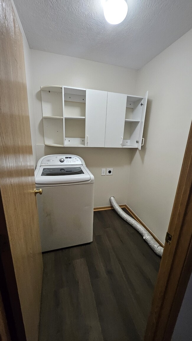 Building Photo - 8568 Clover Glade Dr