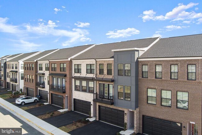 Building Photo - 43421 Farringdon Sq