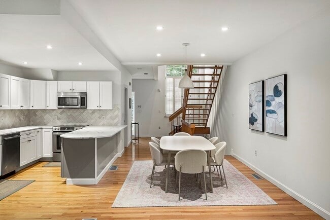 Building Photo - 60 Burroughs St