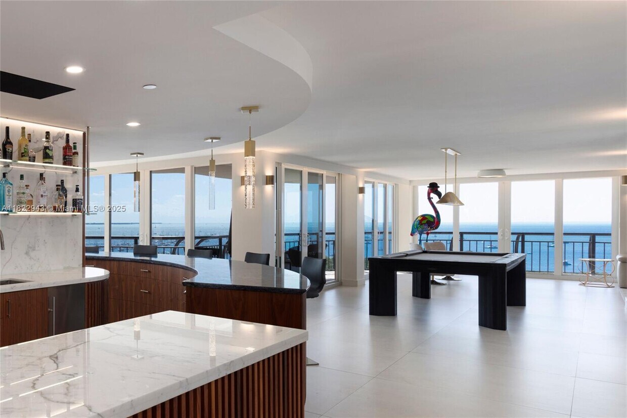Foto principal - 2843 S Bayshore Dr