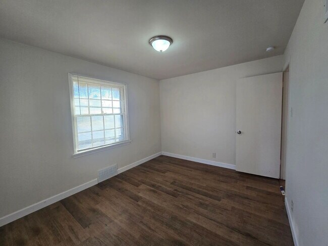 Building Photo - Beautiful open concept home!