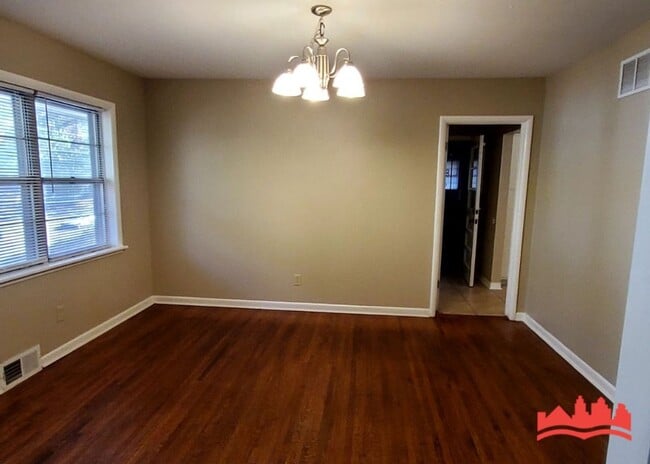 Foto del edificio - 1251 Singing Trees Dr