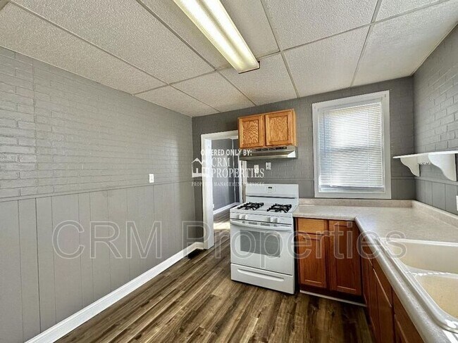 Building Photo - 1115 S Jay St