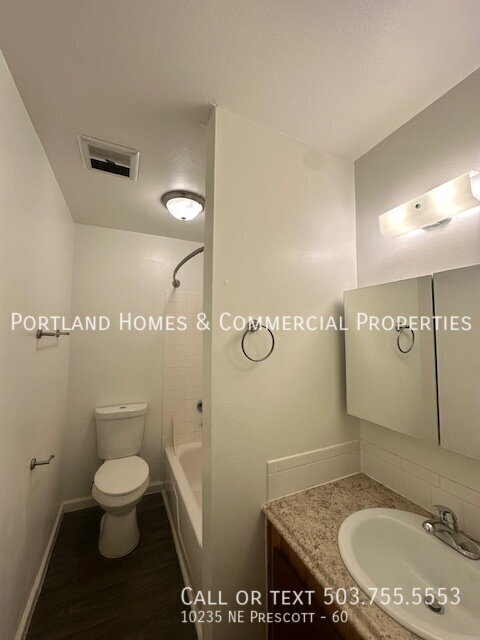 Foto del edificio - 10235 NE Prescott St