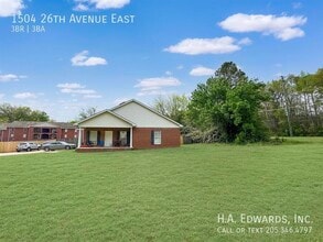 Building Photo - 1504 26th Ave E
