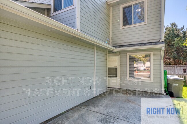 Building Photo - 3463 Dill Dr