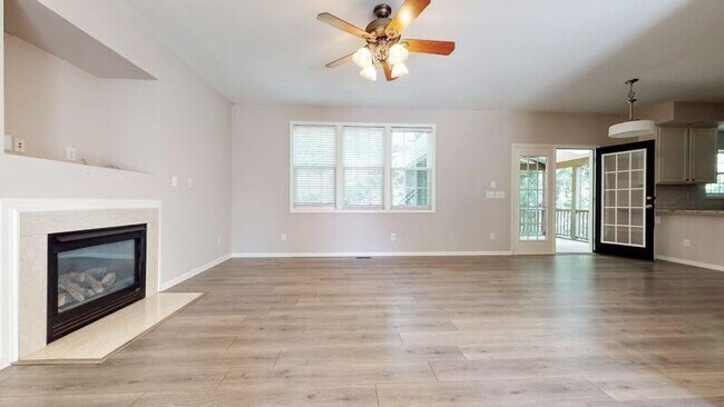 Foto del edificio - 2216 Spruce Shadows Ln