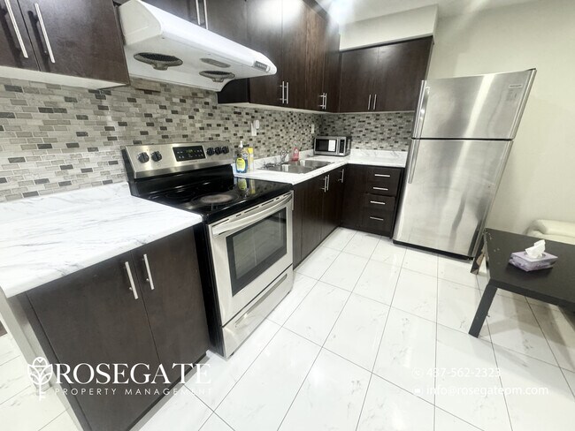 Photo du bâtiment - 2-Bedroom + Den Basement Apartment with Internet & Parking – Brampton