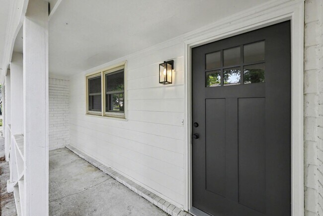 Foto del edificio - 100 English Rd