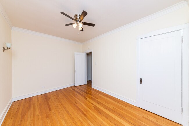 Foto del edificio - 2482 N Lincoln Ave