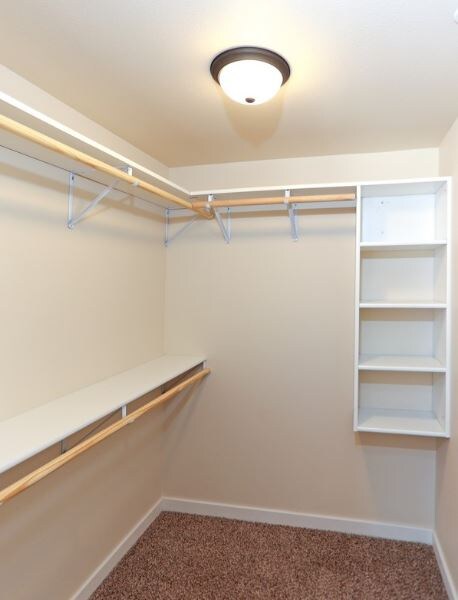 Vp Apartments Plover Wi Walk In Closet Vp Apartments